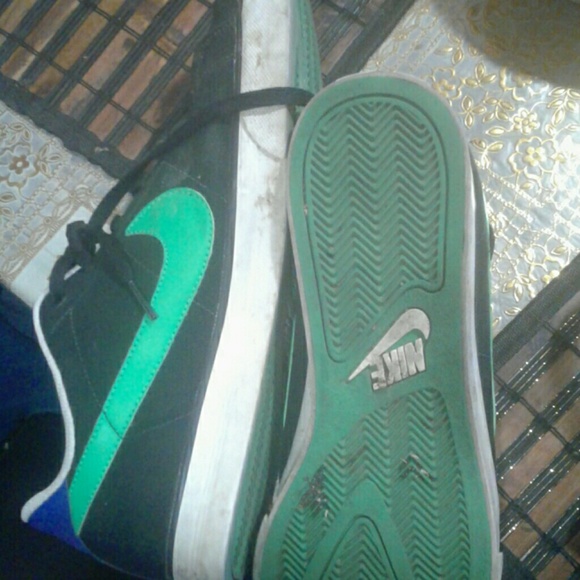 Nikes - Picture 2 of 2